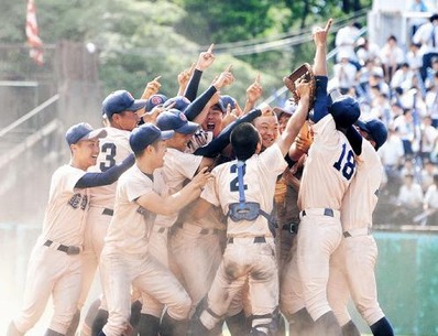 3年ぶりに甲子園出場決定！石川・遊学館の投手陣はデサントのグラブを